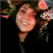 Docente di italiano impartisce ripetizioni per bambini con difficoltà e stranieri